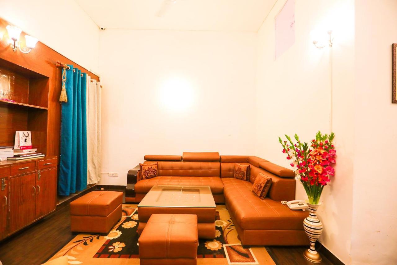Oyo 62702 Golden Home Stay New Delhi Exterior photo
