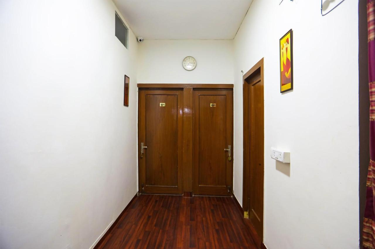 Oyo 62702 Golden Home Stay New Delhi Exterior photo